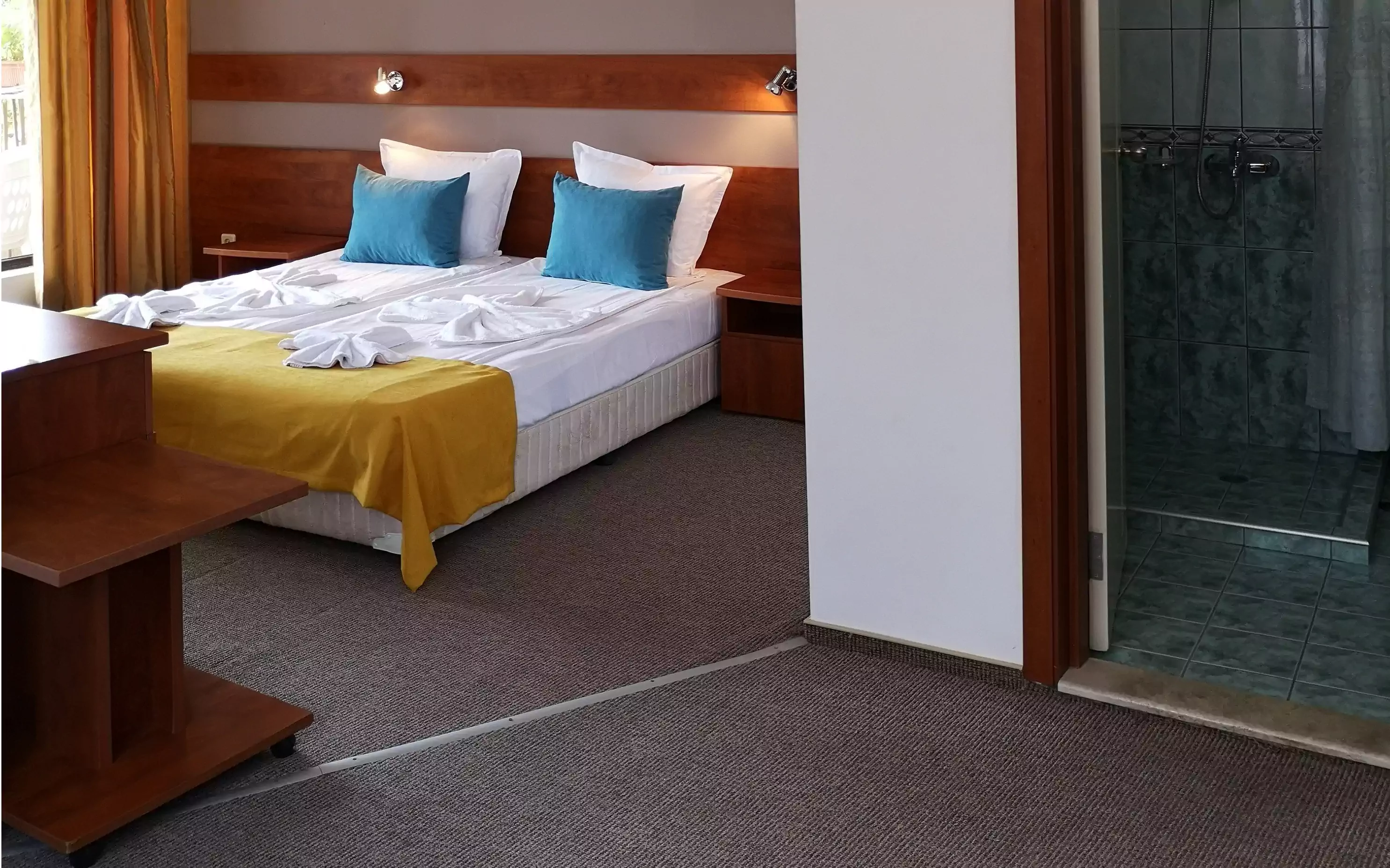 introFamilyRoomImage